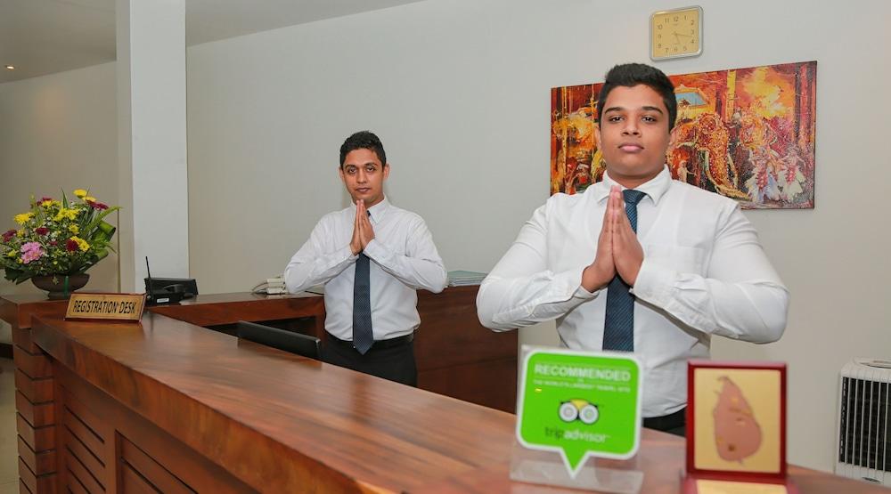 Senani Hotel Kandy Exteriör bild