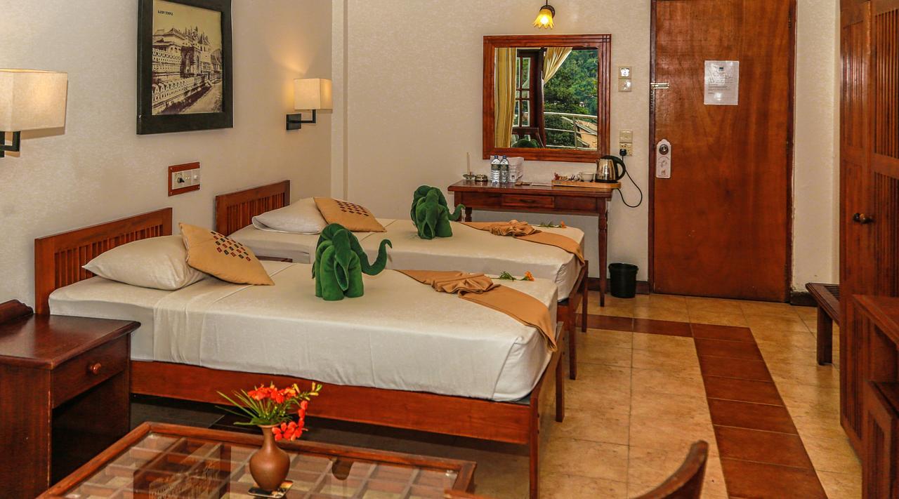 Senani Hotel Kandy Exteriör bild