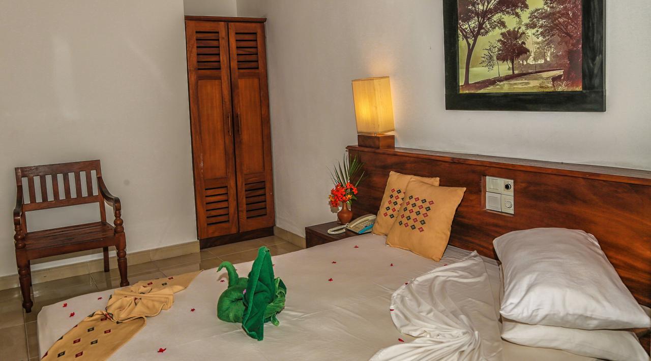 Senani Hotel Kandy Exteriör bild