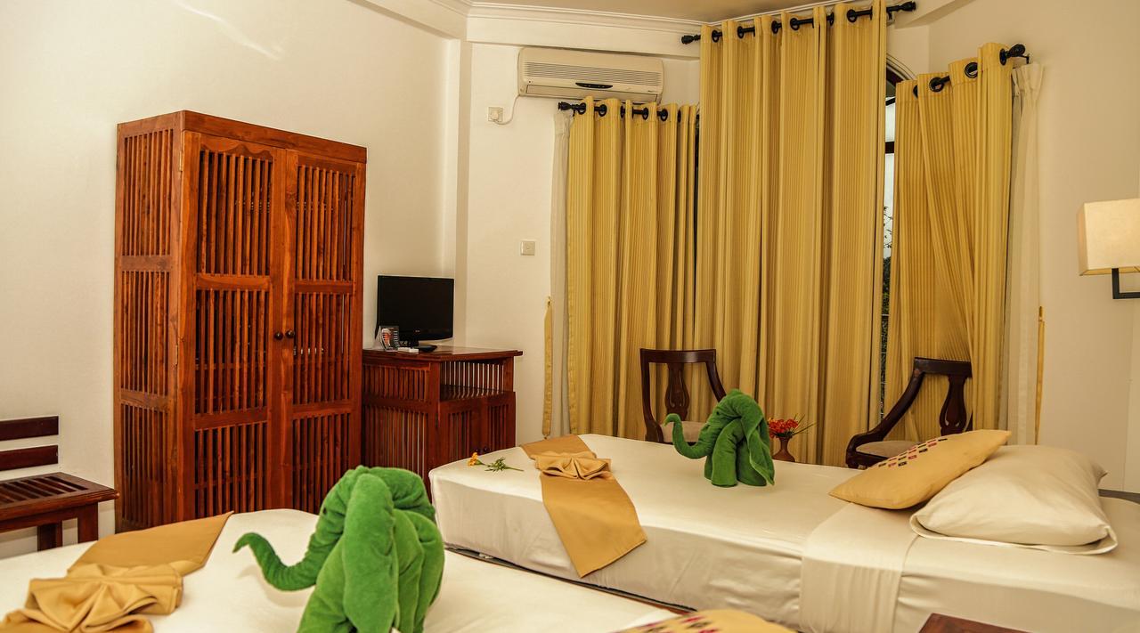 Senani Hotel Kandy Exteriör bild