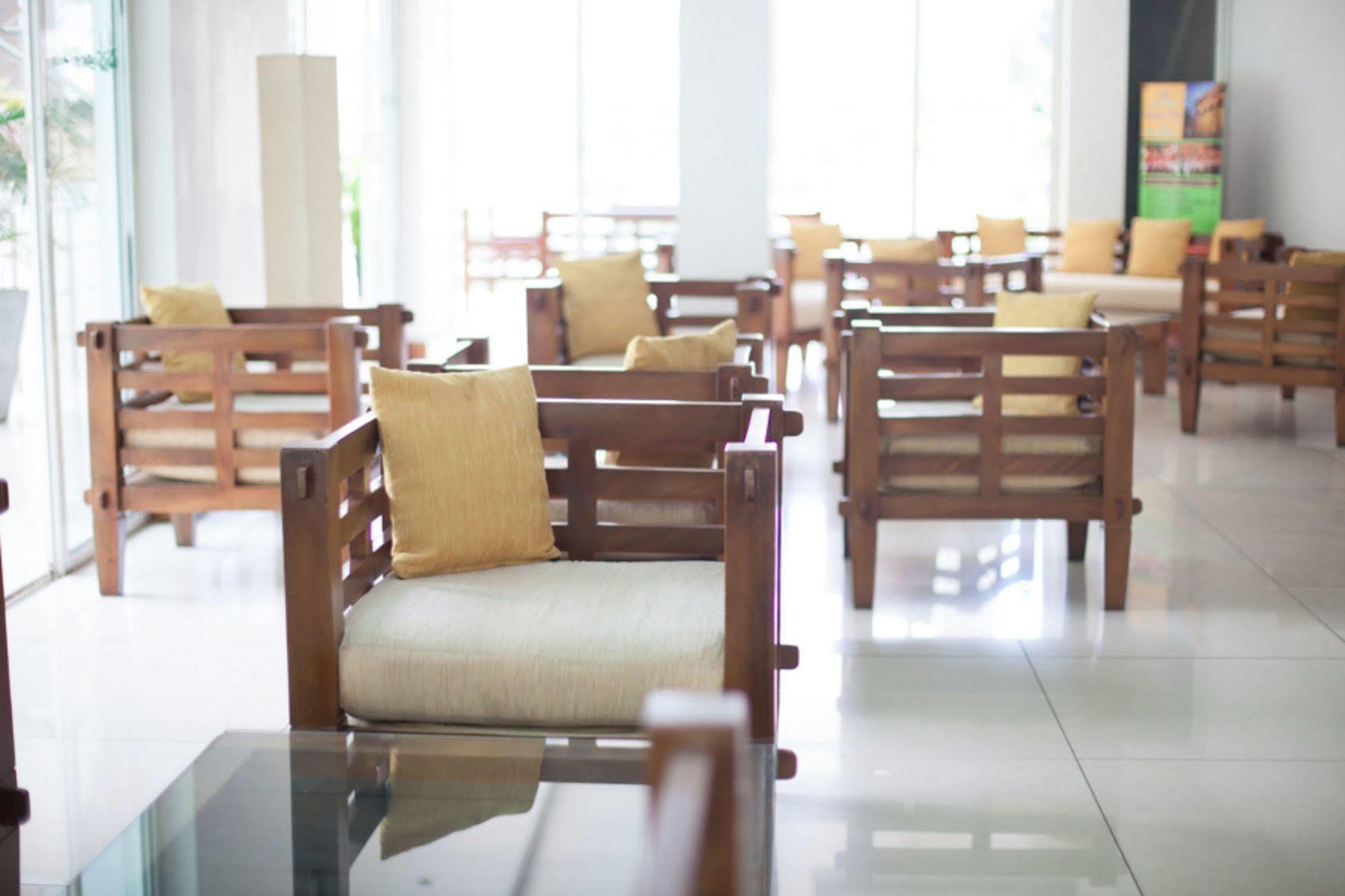 Senani Hotel Kandy Exteriör bild