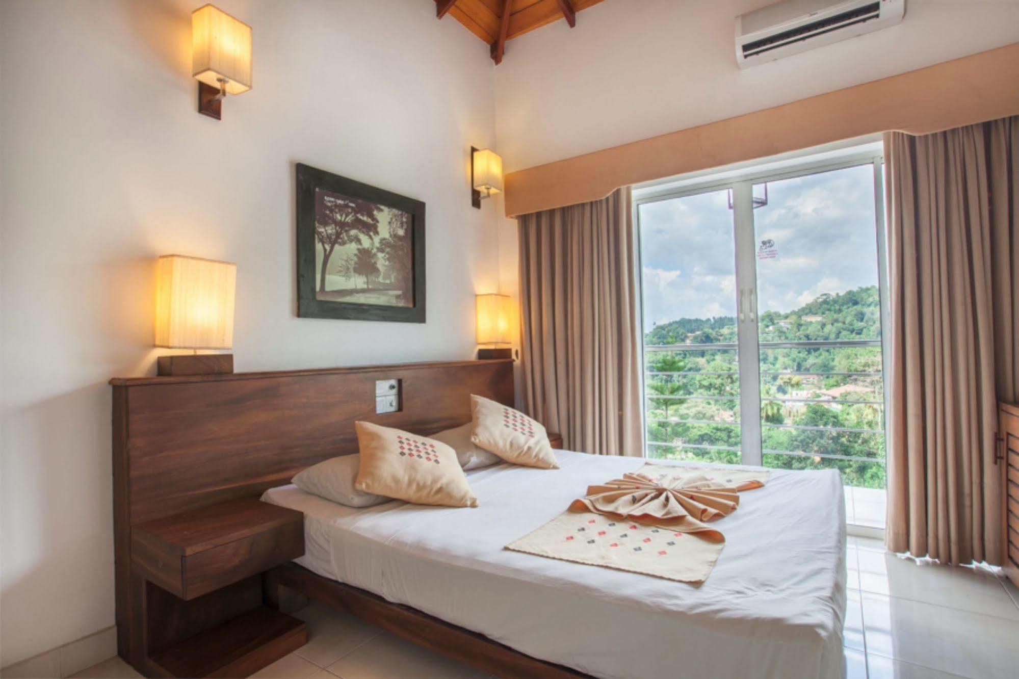 Senani Hotel Kandy Exteriör bild
