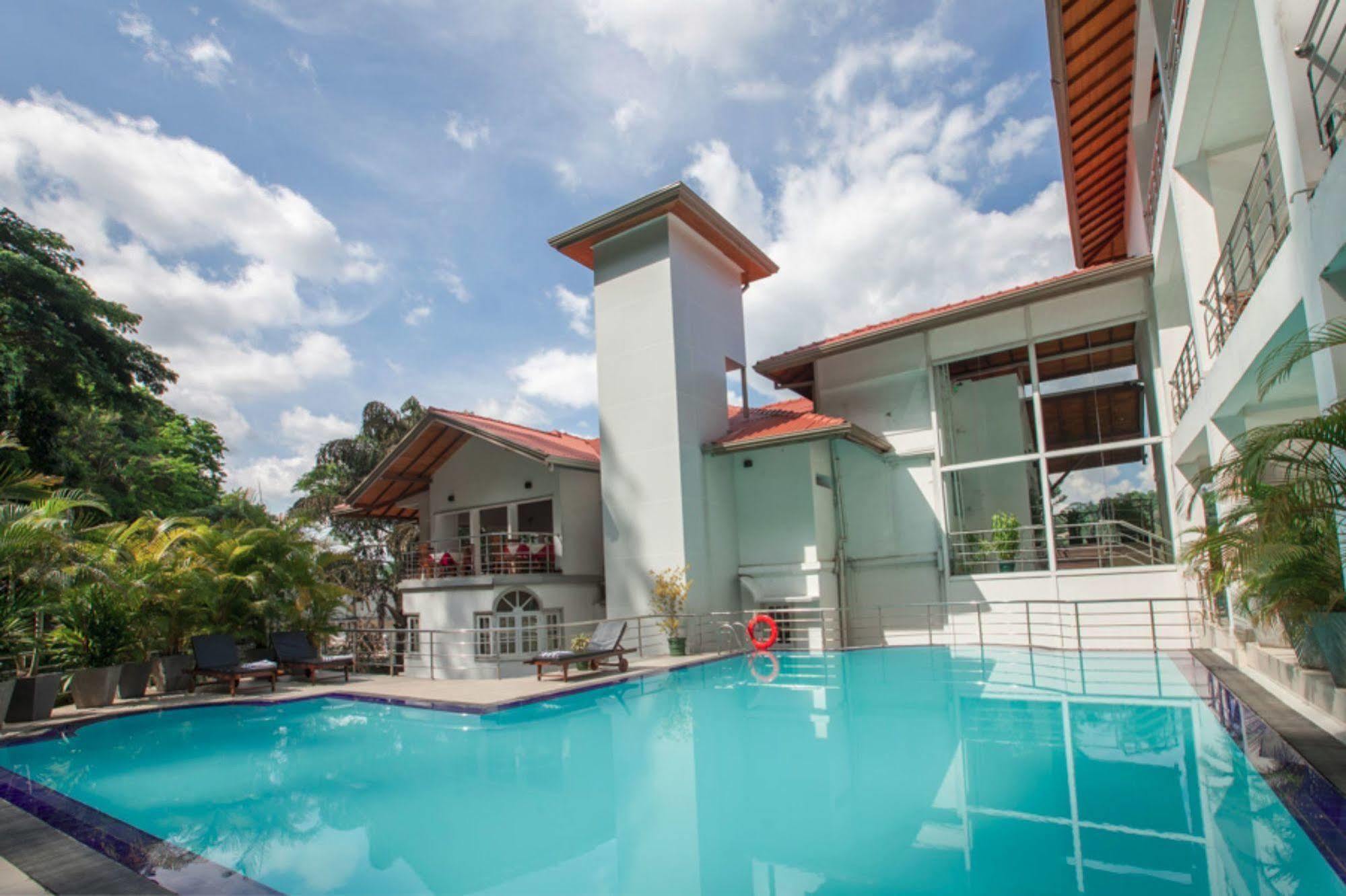Senani Hotel Kandy Exteriör bild