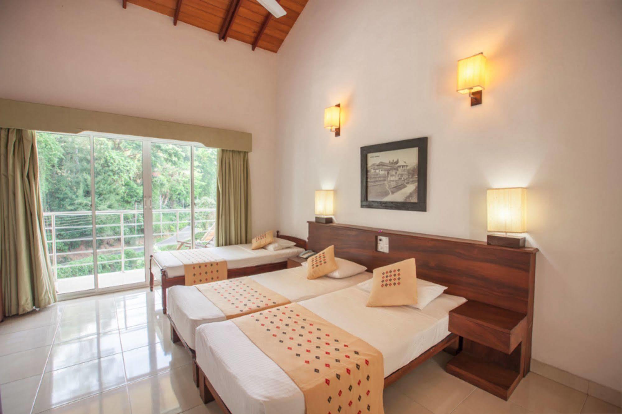 Senani Hotel Kandy Exteriör bild