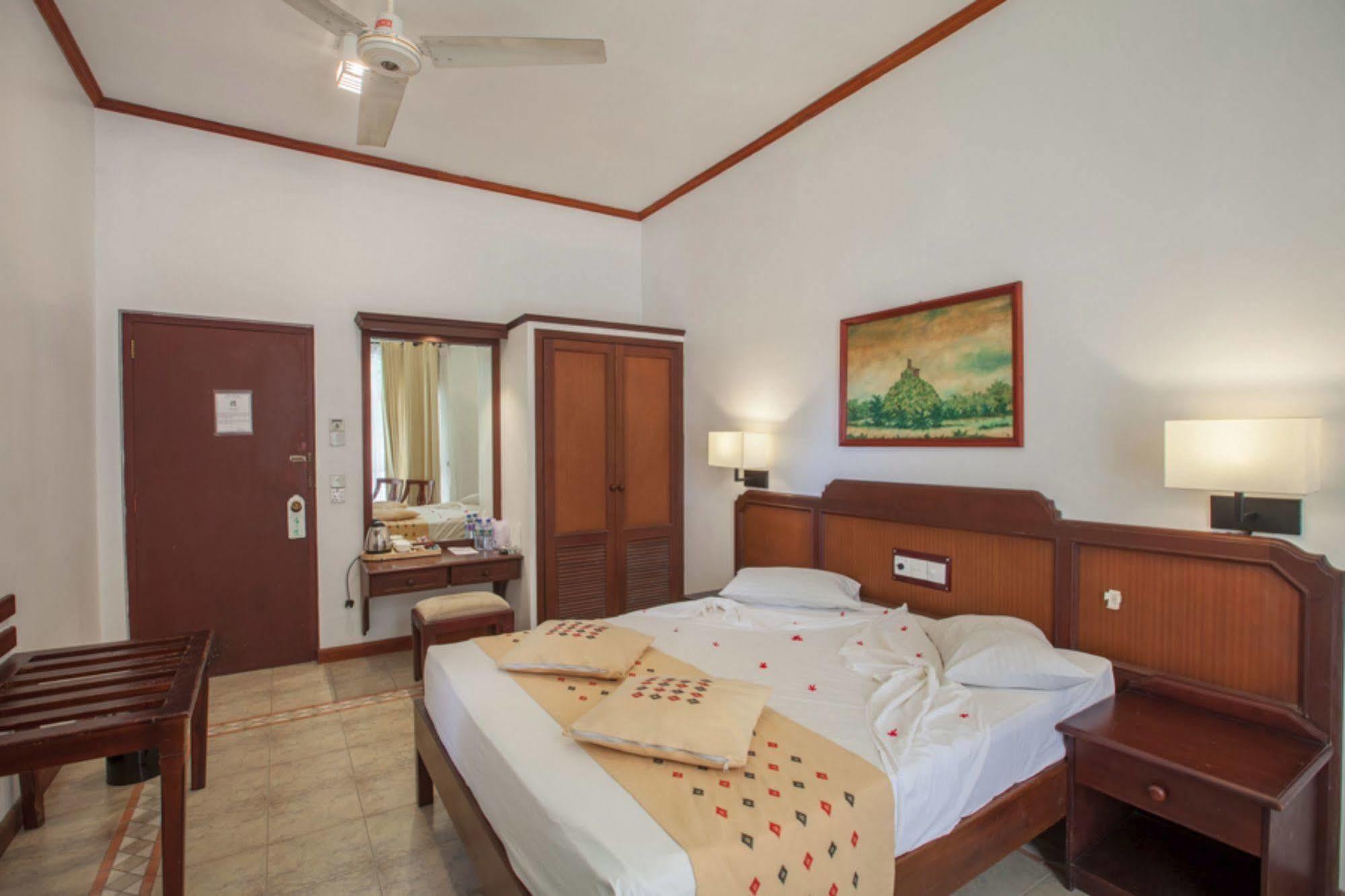 Senani Hotel Kandy Exteriör bild
