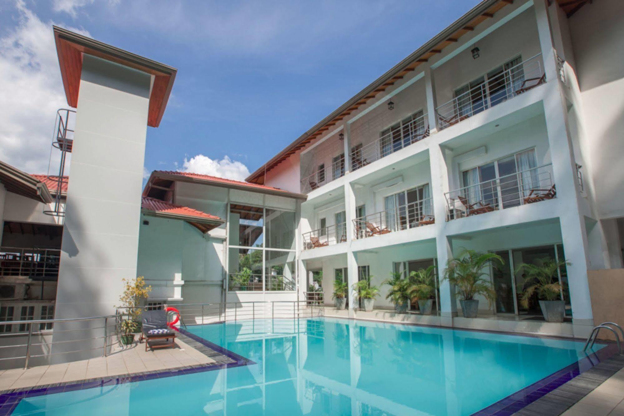 Senani Hotel Kandy Exteriör bild