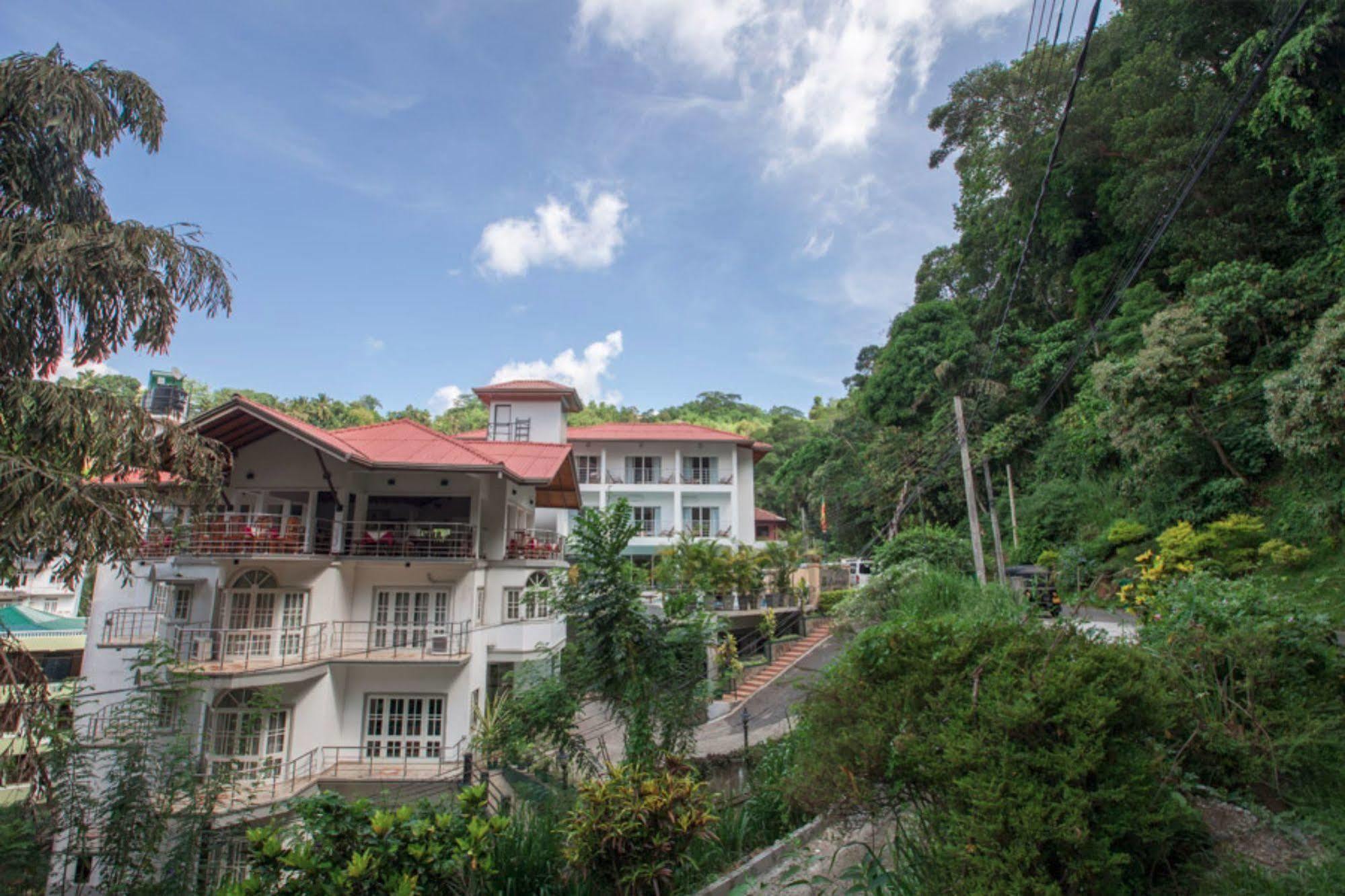 Senani Hotel Kandy Exteriör bild
